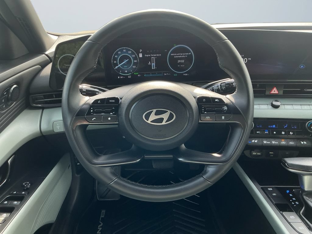 Used 2025 Hyundai Elantra Limited FWD image 13