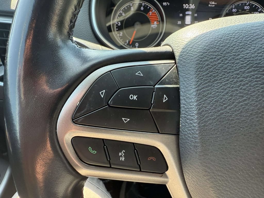 Used 2019 Jeep Cherokee Limited AWD/4WD image 25