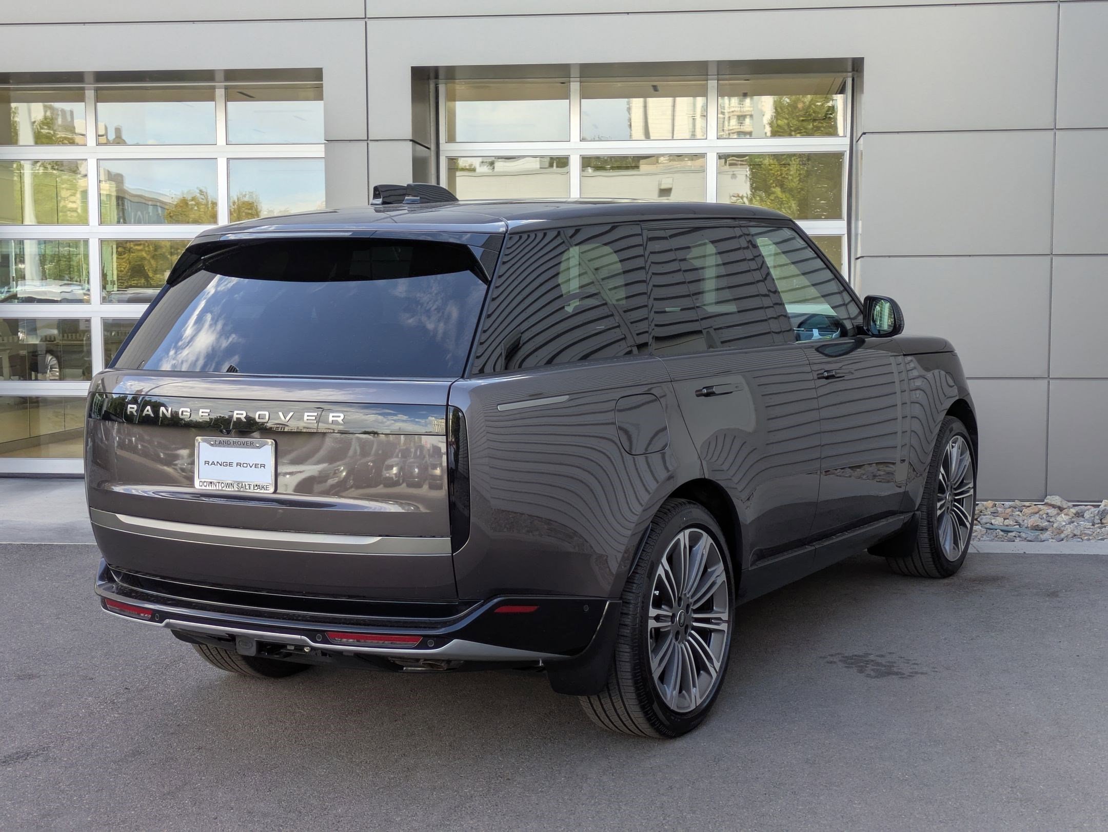 New 2025 Land Rover Range Rover SE image 5