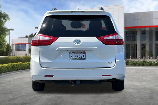 Used 2018 Toyota Sienna XLE FWD image 5