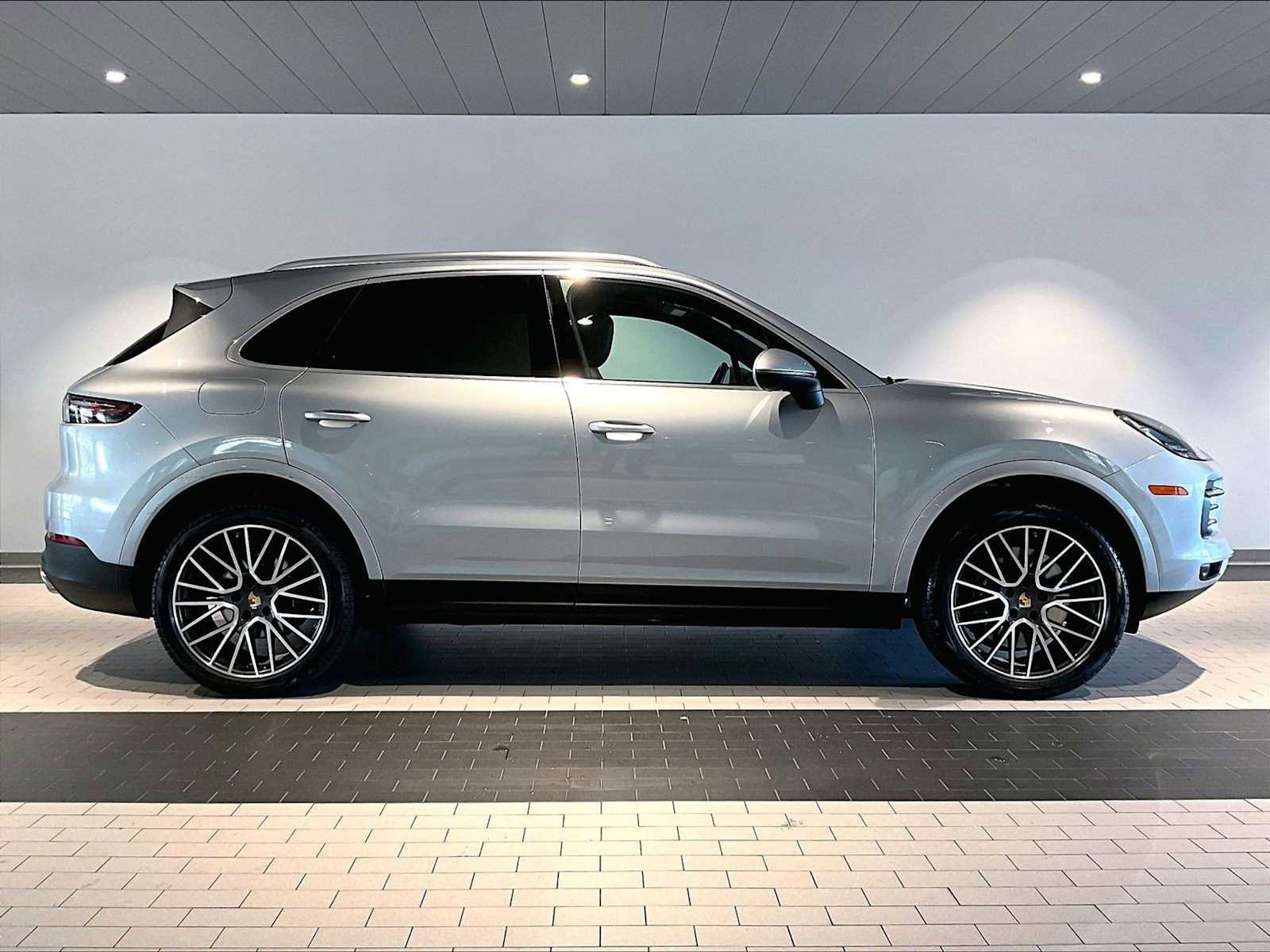 Used 2023 Porsche Cayenne image 11