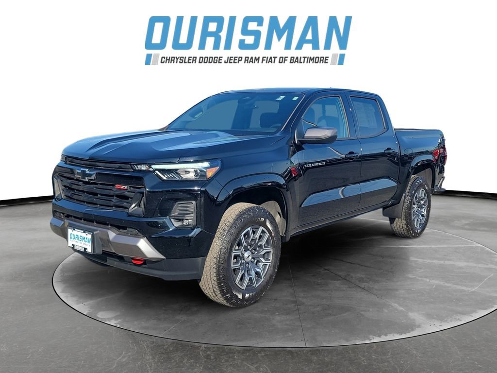 Used 2025 Chevrolet Colorado Z71 AWD/4WD image 2