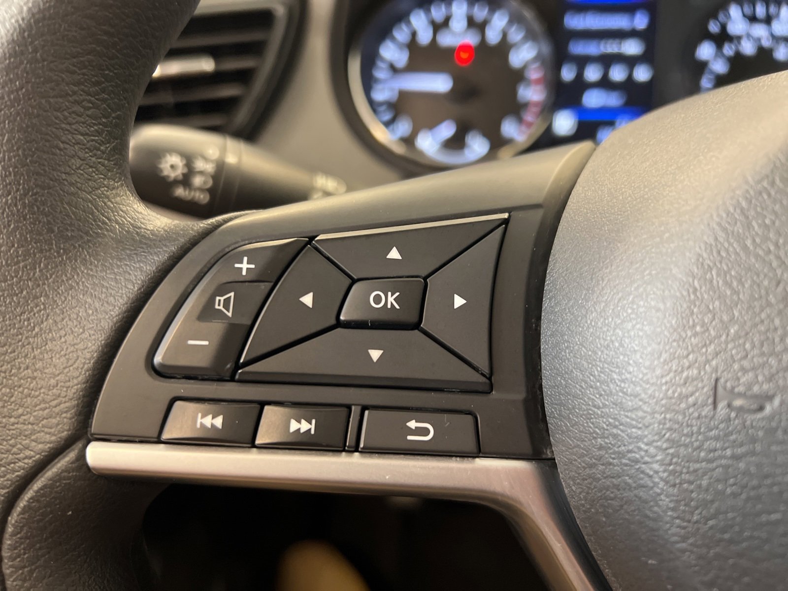 Used 2022 Nissan Rogue Sport S image 14