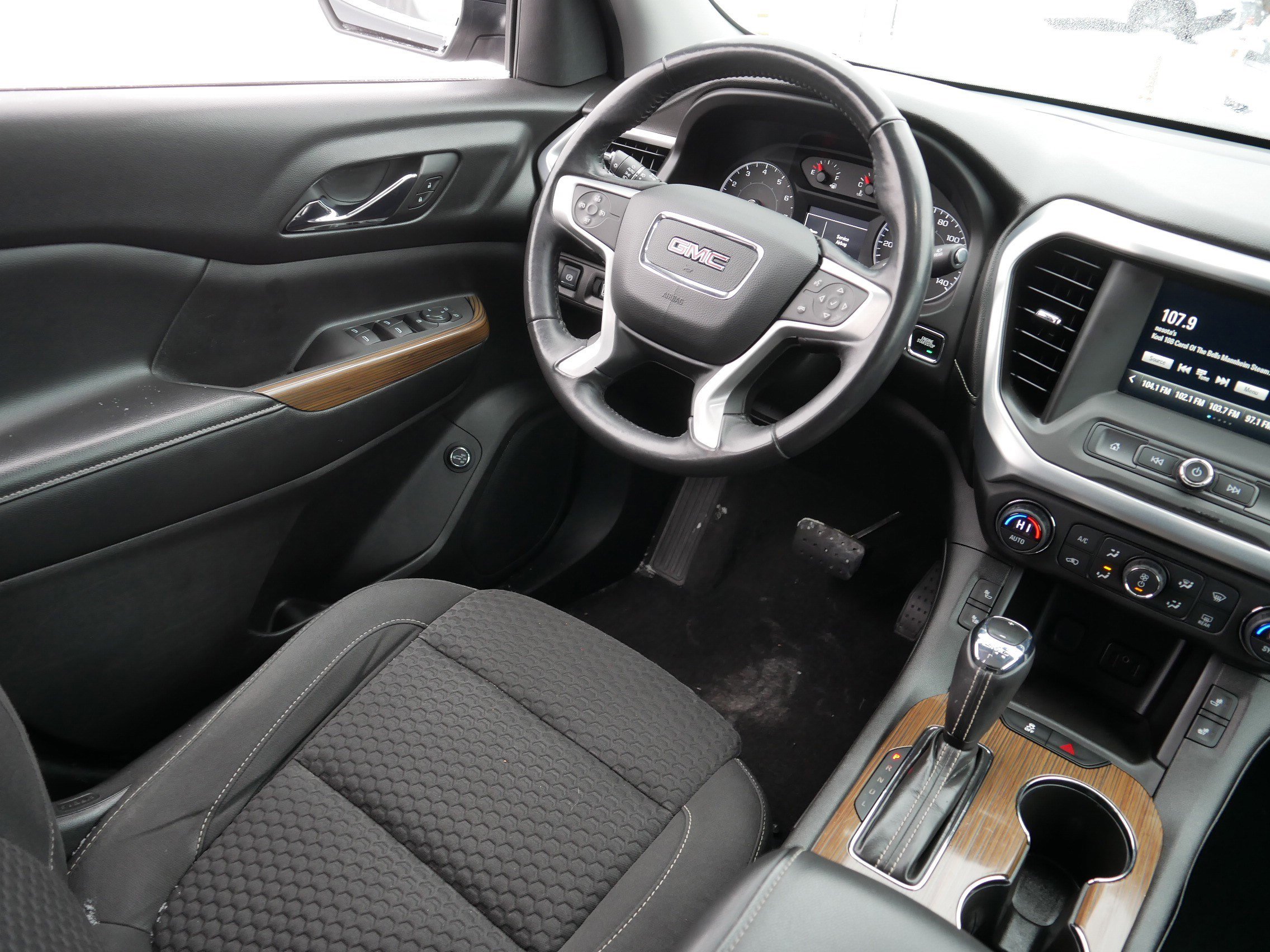 Used 2017 GMC Acadia SLE image 9