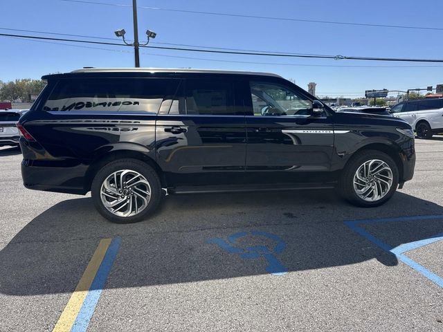 New 2026 Lincoln Navigator L Premier image 3