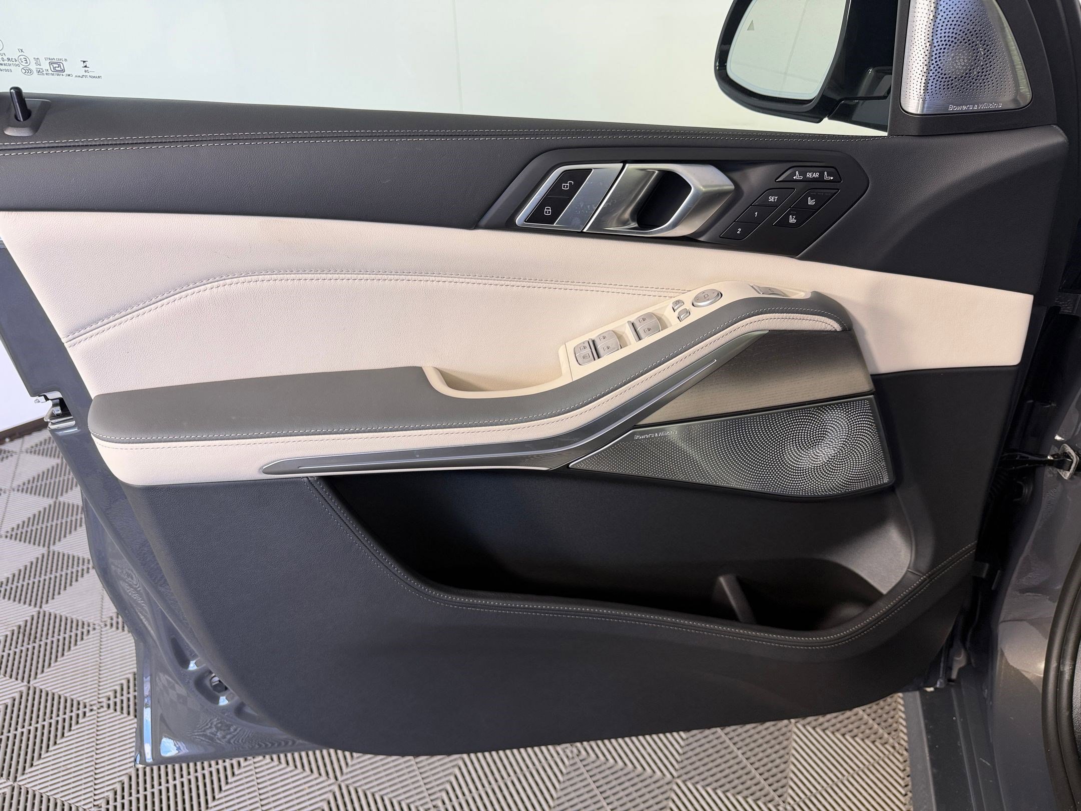 New 2026 BMW ALPINA XB7 AWD/4WD image 12