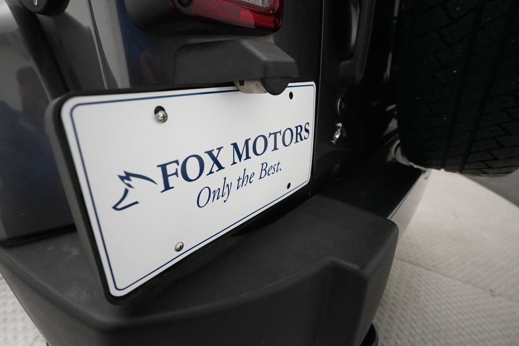 Used 2016 Jeep Wrangler Unlimited Sahara image 34