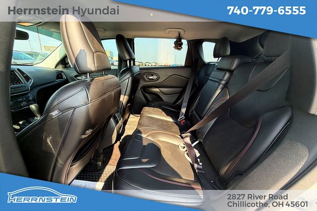 Used 2019 Jeep Cherokee Trailhawk AWD/4WD image 24