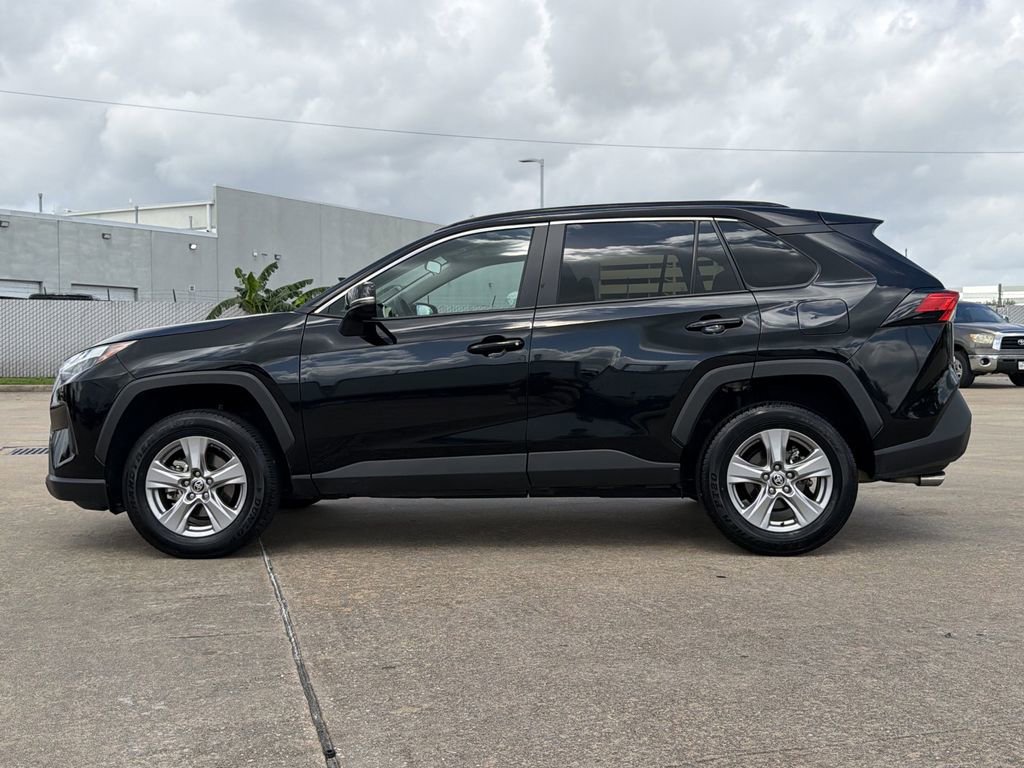 Used 2025 Toyota RAV4 XLE FWD image 6