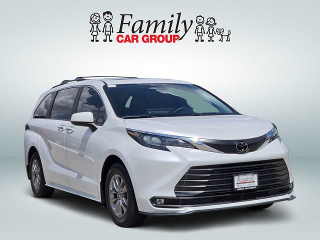 Certified 2026 Toyota Sienna XLE FWD image 2