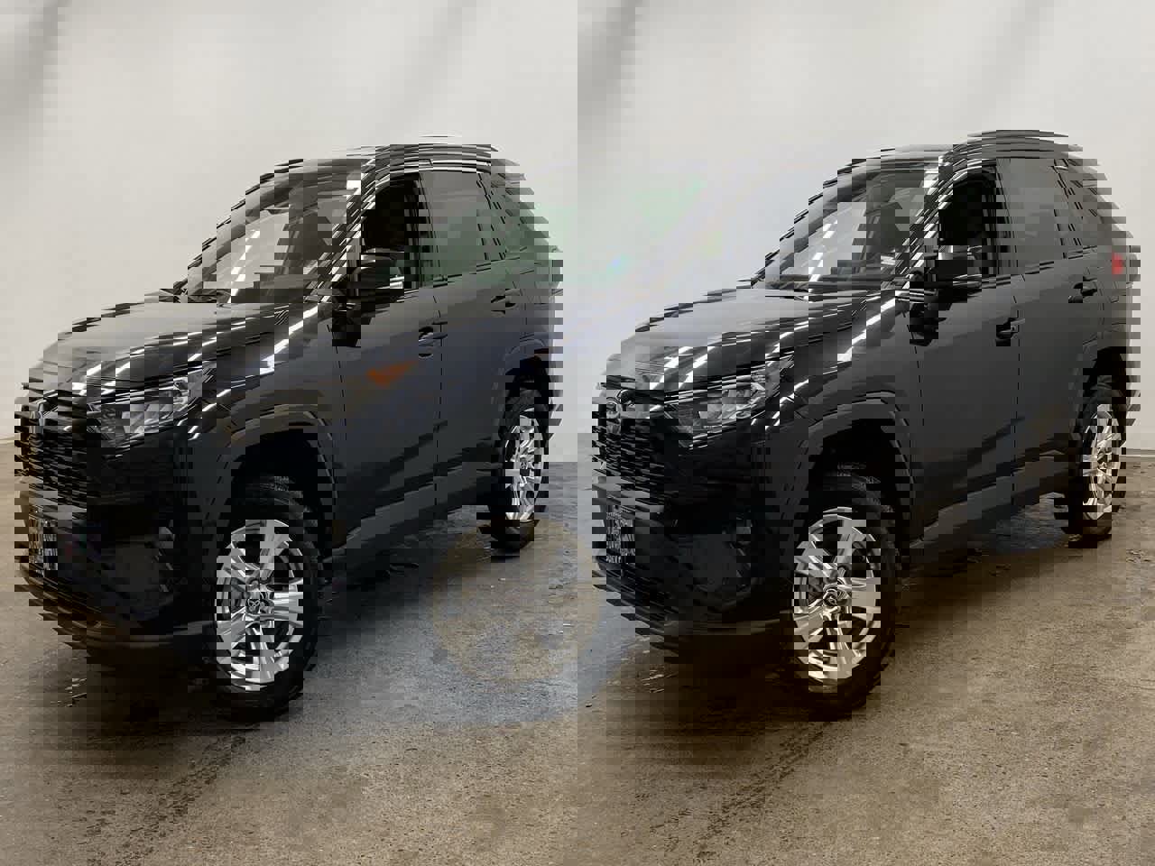 Used 2021 Toyota RAV4 XLE image 1