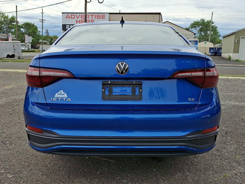 Used 2024 Volkswagen Jetta SE FWD image 4