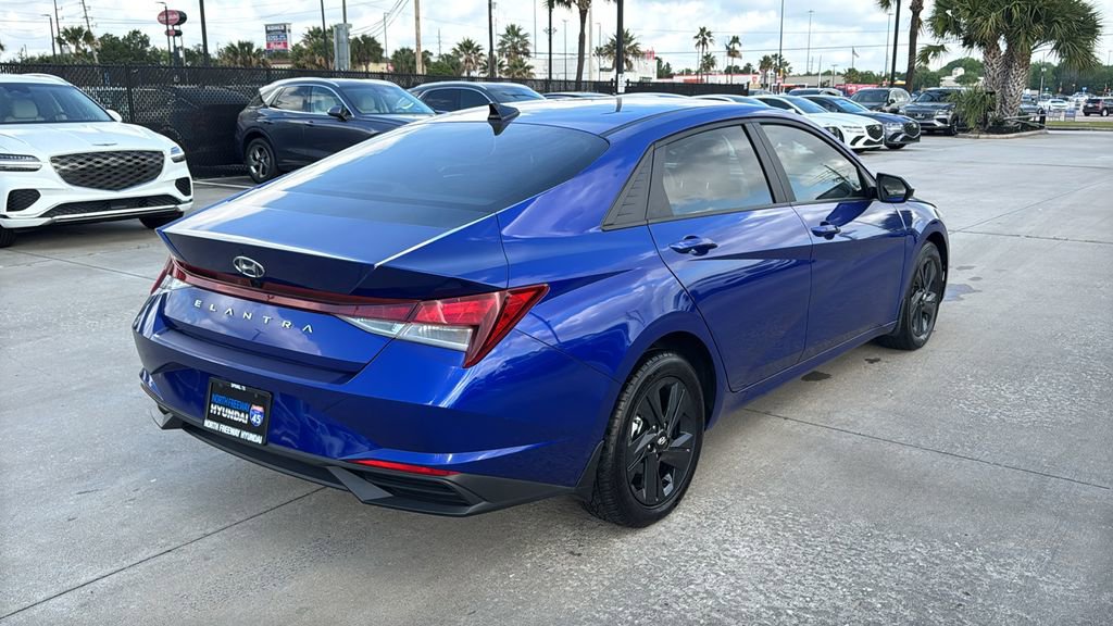 Used 2023 Hyundai Elantra SEL image 5