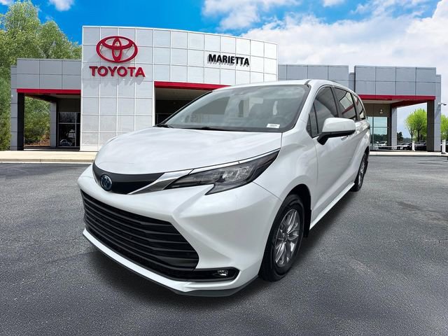 Used 2025 Toyota Sienna XLE w/ XLE Plus Package image 26