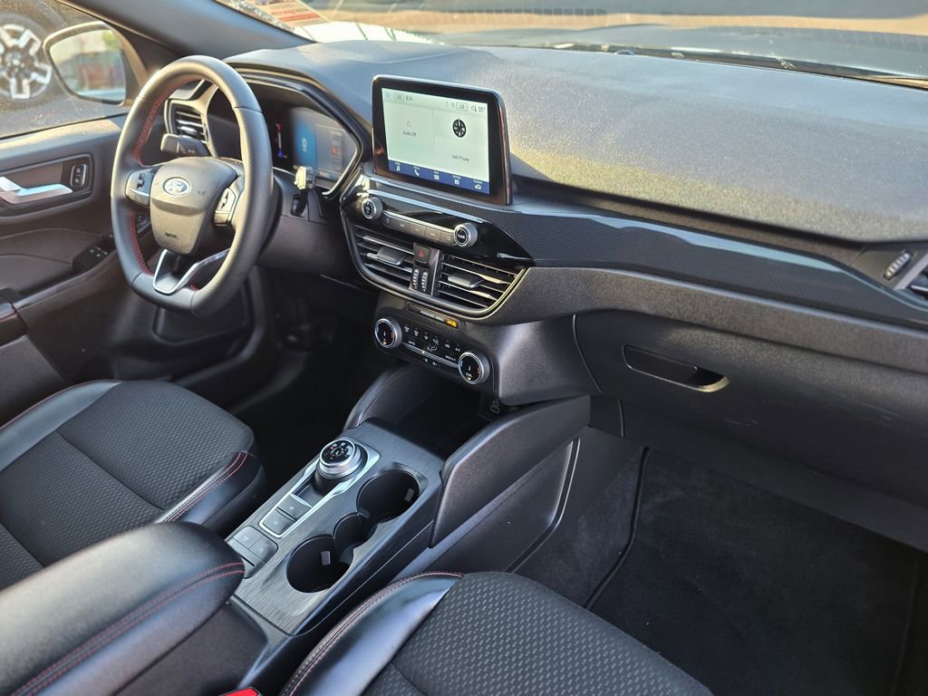 Used 2025 Ford Escape ST-Line image 9