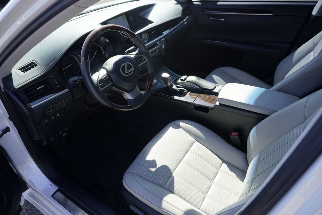 Used 2017 Lexus ES 350 w/ Luxury Package FWD image 18