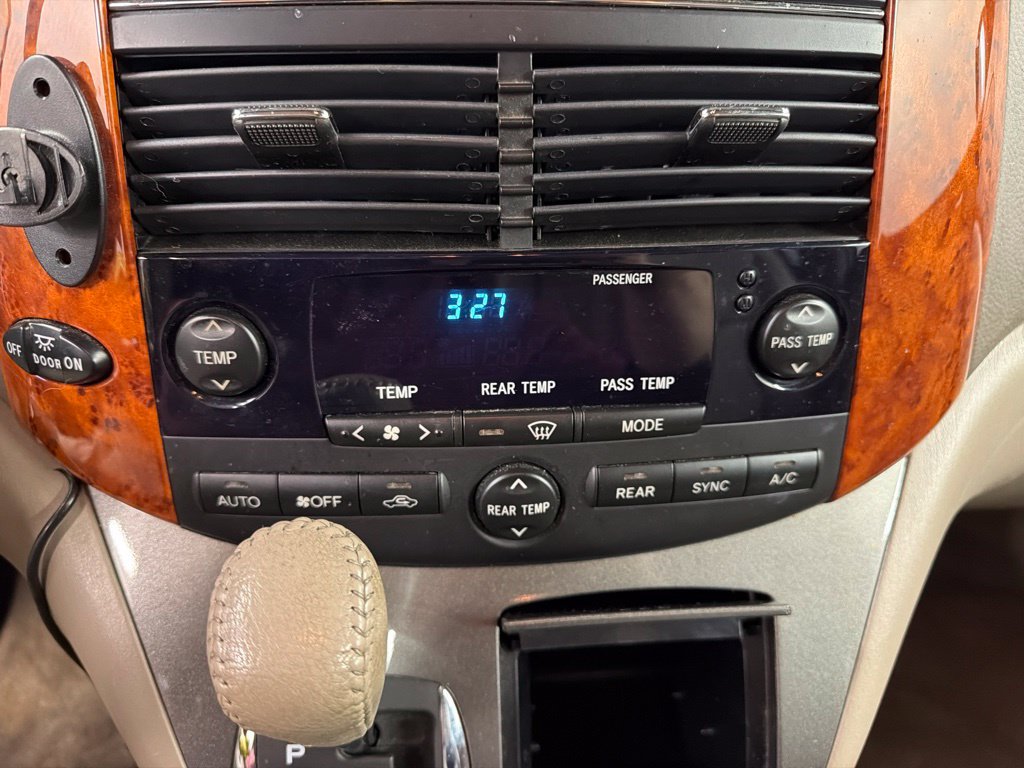 Used 2007 Toyota Sienna XLE FWD image 10