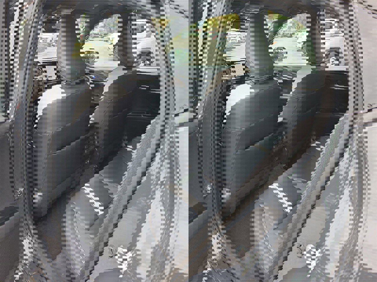 Used 2025 Toyota Camry SE image 9