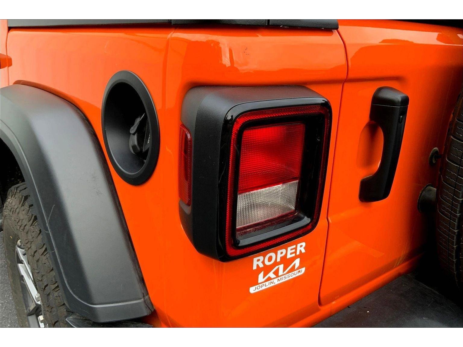 Used 2025 Jeep Wrangler Sport S image 27