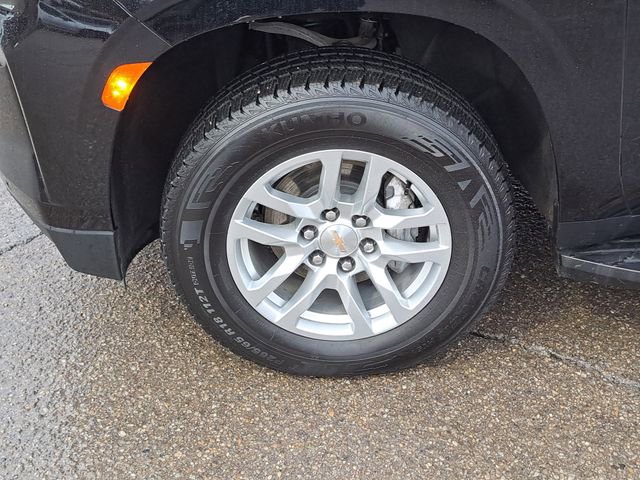 Used 2024 Chevrolet Suburban LT image 9