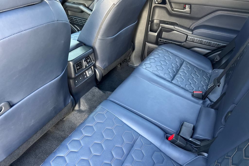 Certified 2025 Toyota 4Runner Platinum AWD/4WD image 11