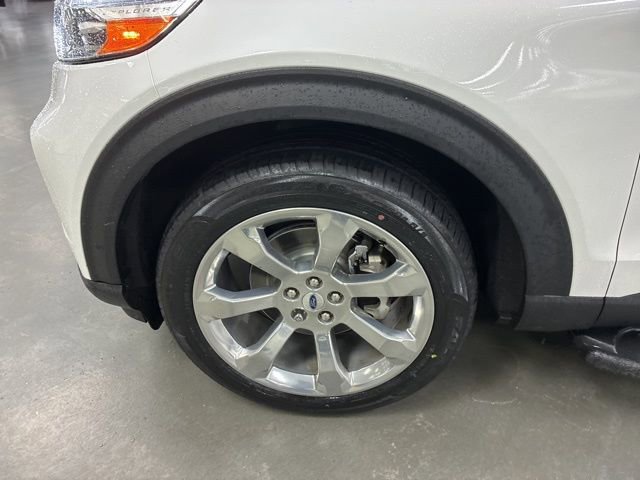 Used 2020 Ford Explorer Platinum w/ Premium Technology Package AWD/4WD image 43