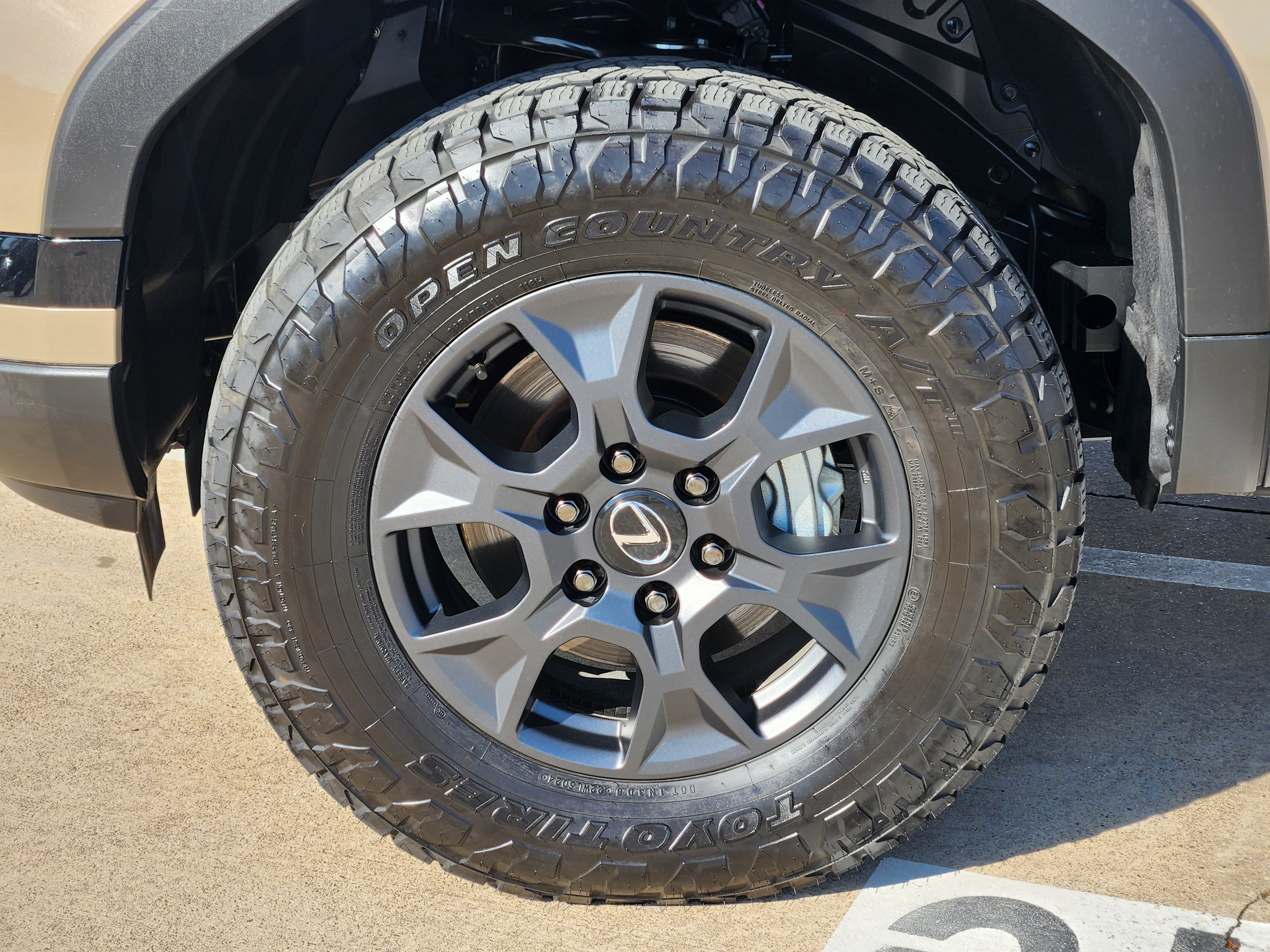 Used 2025 Lexus GX 550 image 10