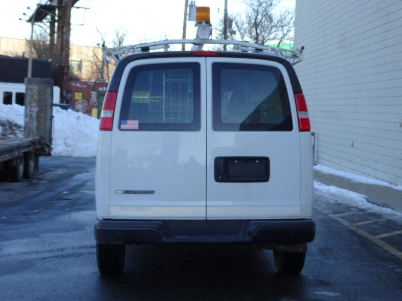 Used 2018 Chevrolet Express 2500 w/ Driver Convenience Package image 6