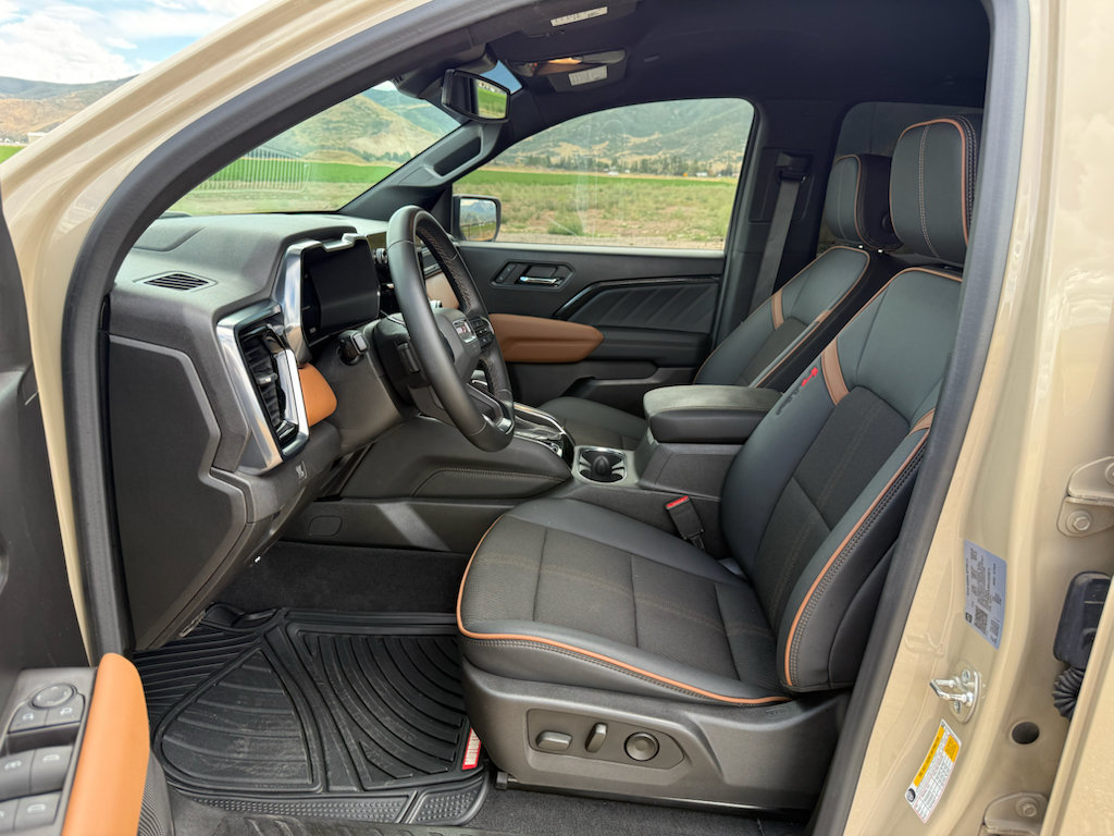 Used 2024 GMC Canyon AT4 w/ Technology Package AWD/4WD image 16