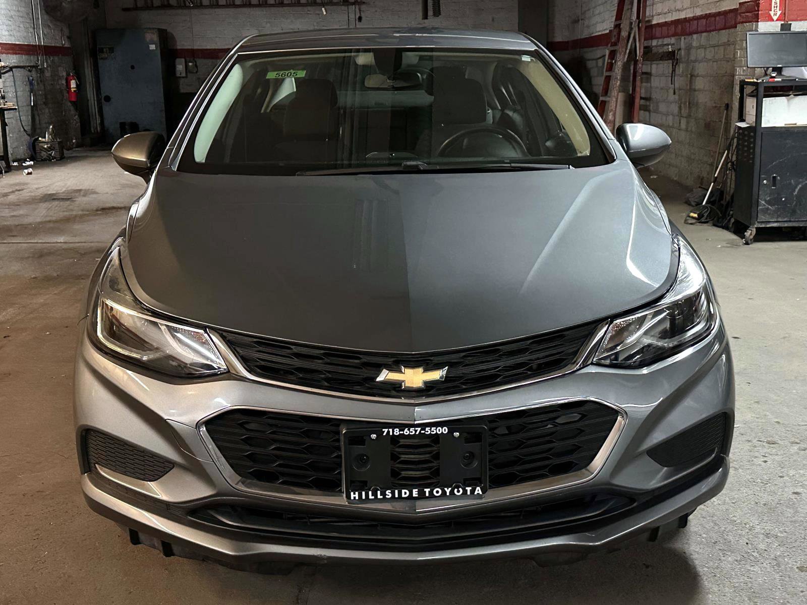 Used 2018 Chevrolet Cruze LT w/ Convenience Package image 8