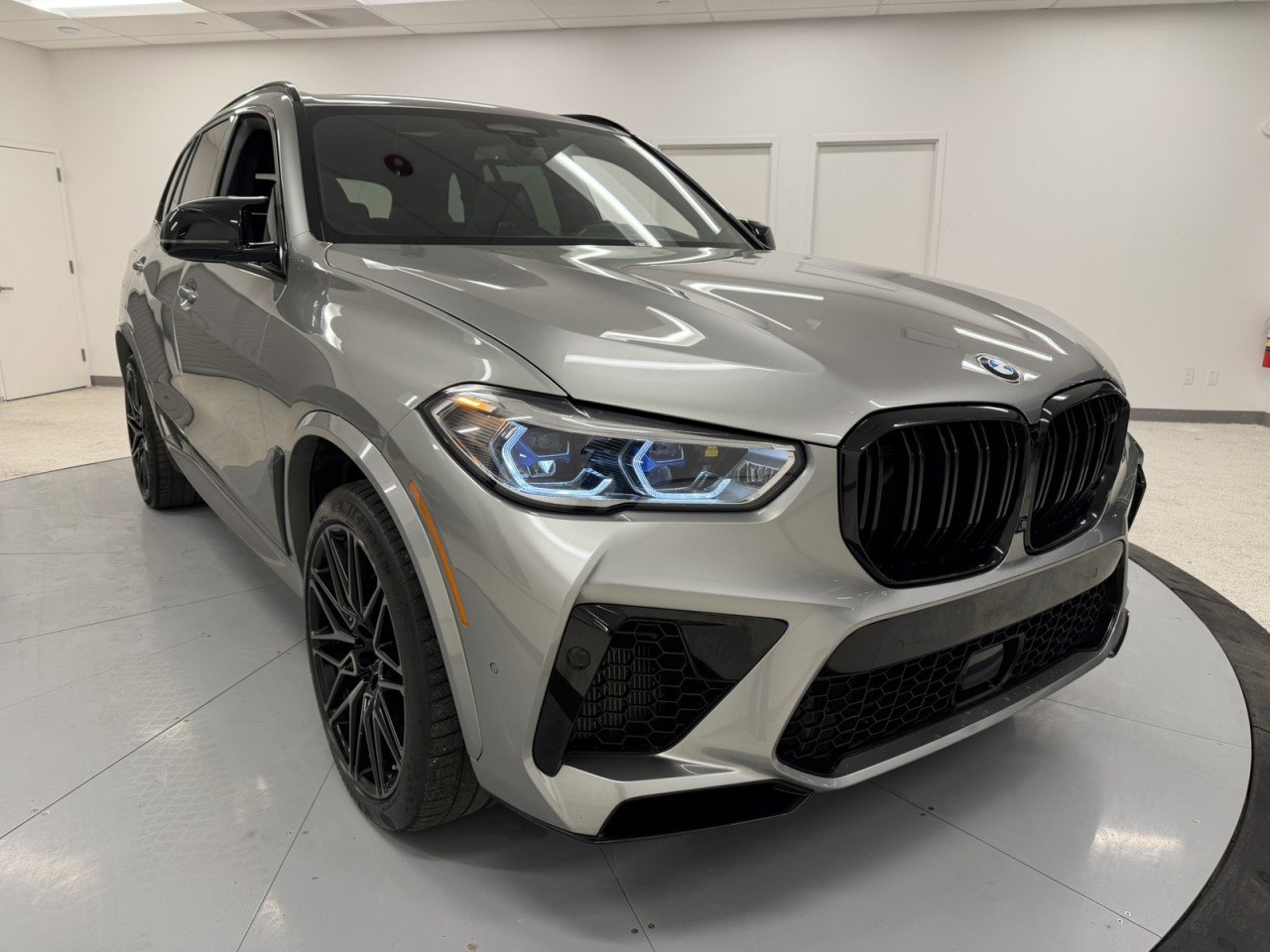 Used 2020 BMW X5 M Competition w/ Executive Package image 1