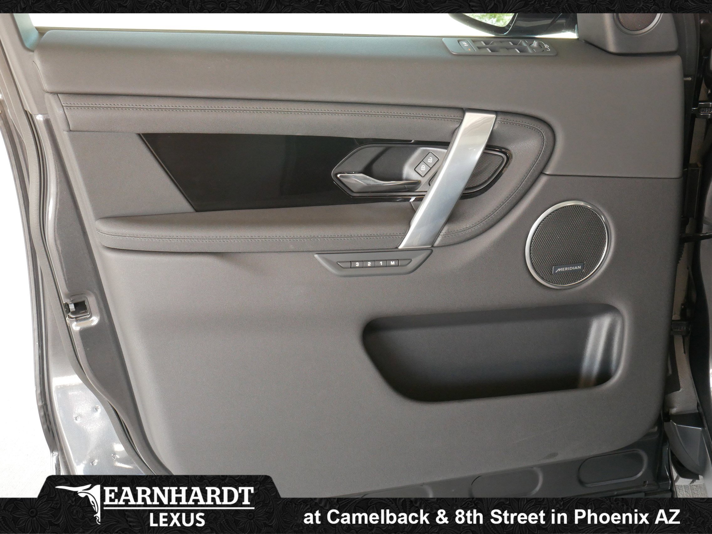 Used 2025 Land Rover Discovery Sport S image 6