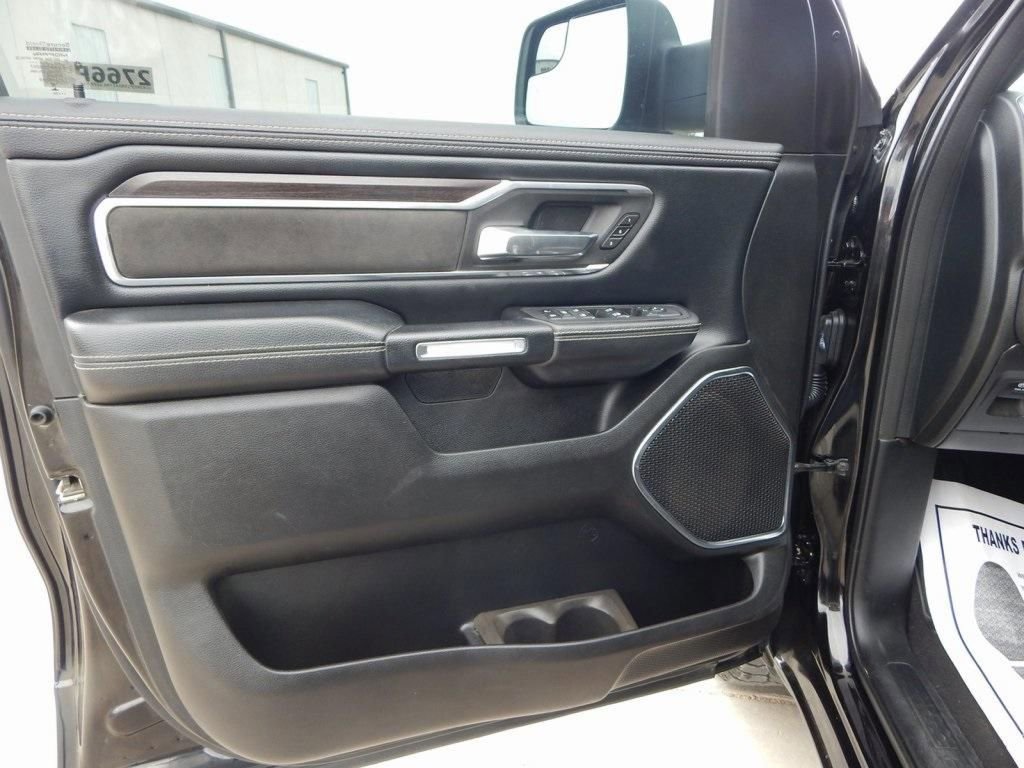 Used 2025 RAM 1500 Laramie AWD/4WD image 17