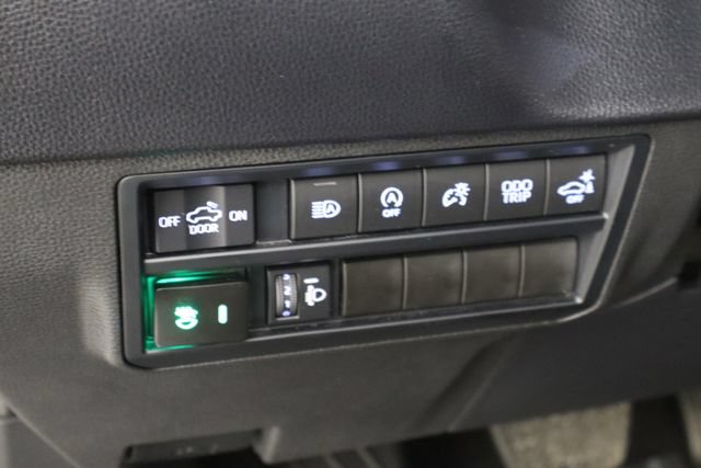 Used 2023 Toyota Tundra SR5 w/ SR5 Convenience Package AWD/4WD image 22