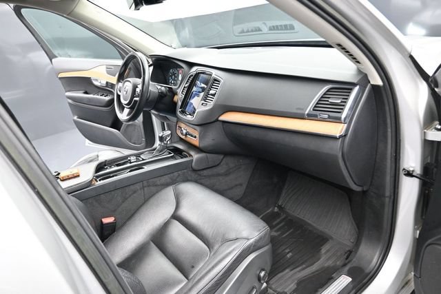 Used 2022 Volvo XC90 T6 Momentum w/ Climate Package AWD/4WD image 25