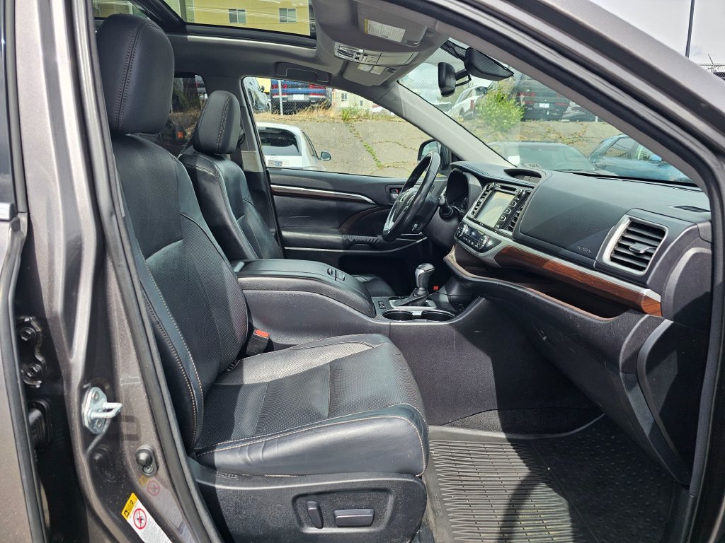 Used 2015 Toyota Highlander Limited Platinum AWD/4WD image 10
