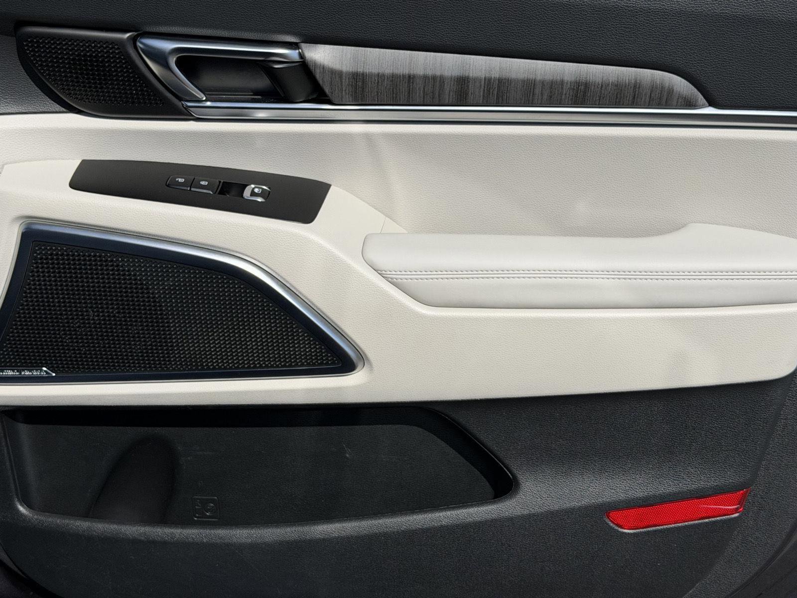 Used 2024 Kia Telluride SX w/ Towing Package image 27