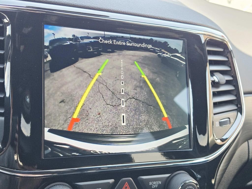 Used 2022 Jeep Grand Cherokee Laredo X AWD/4WD image 26