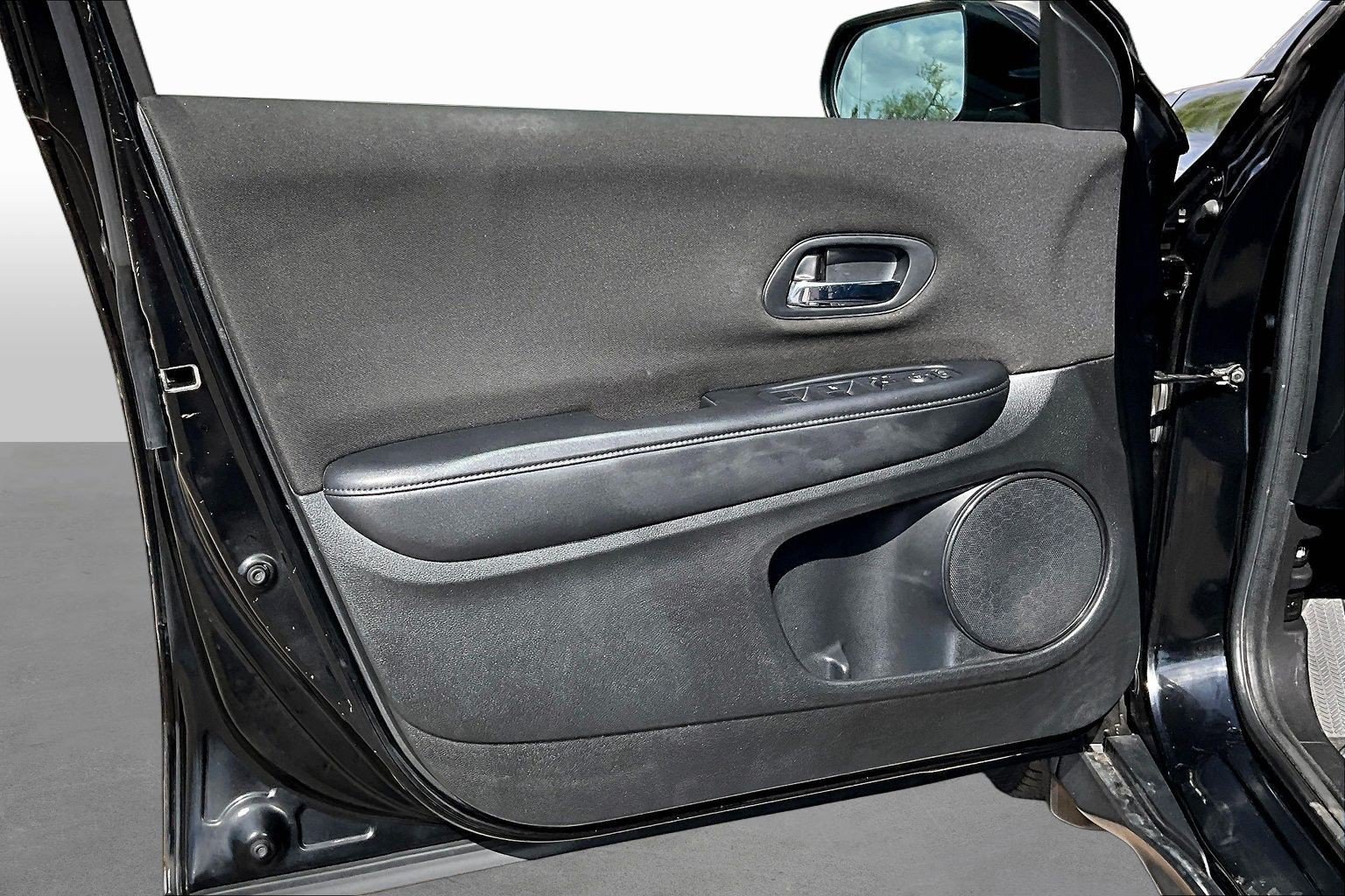 Used 2016 Honda HR-V LX image 16