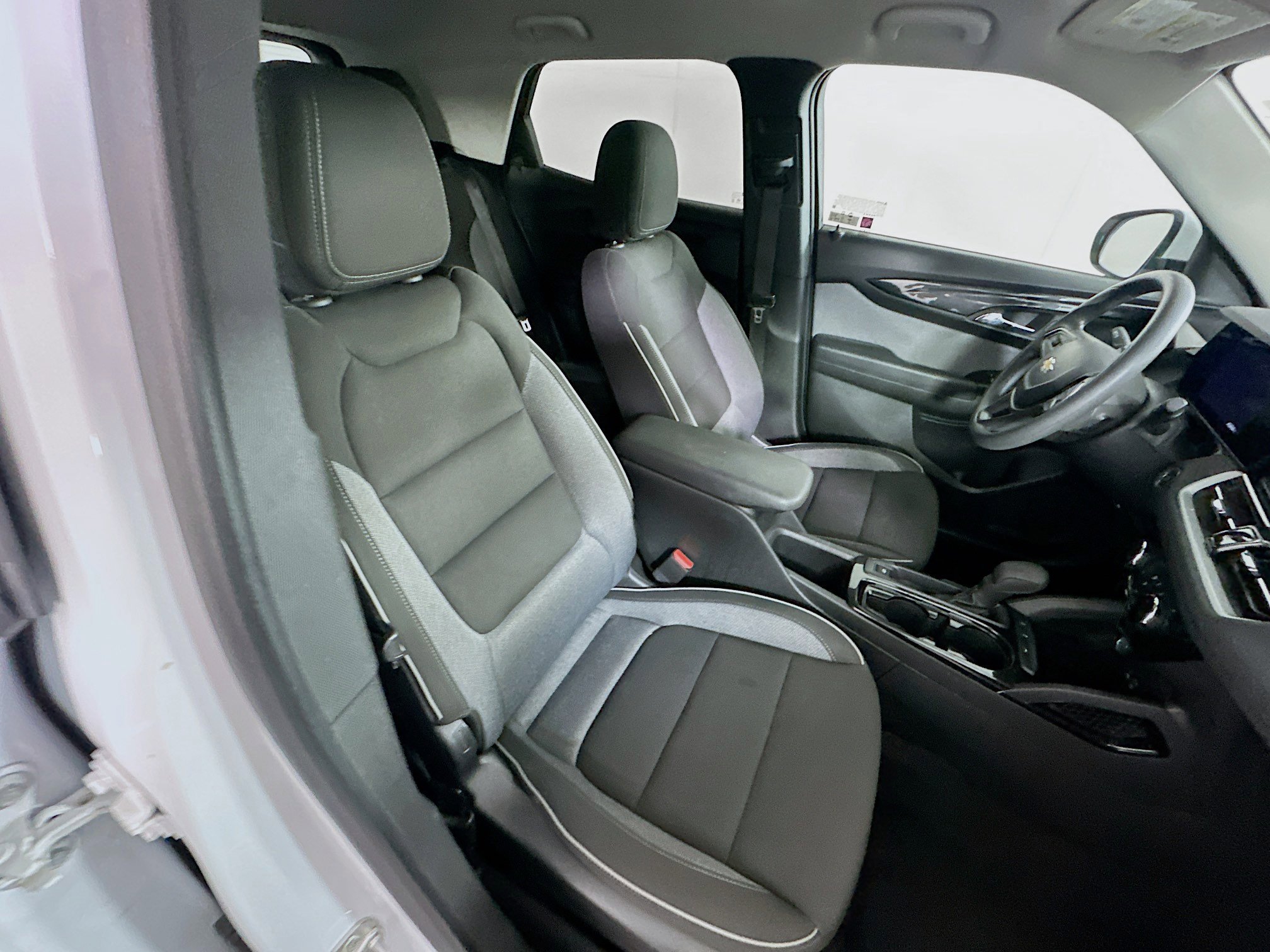 Used 2024 Chevrolet TrailBlazer LT FWD image 30