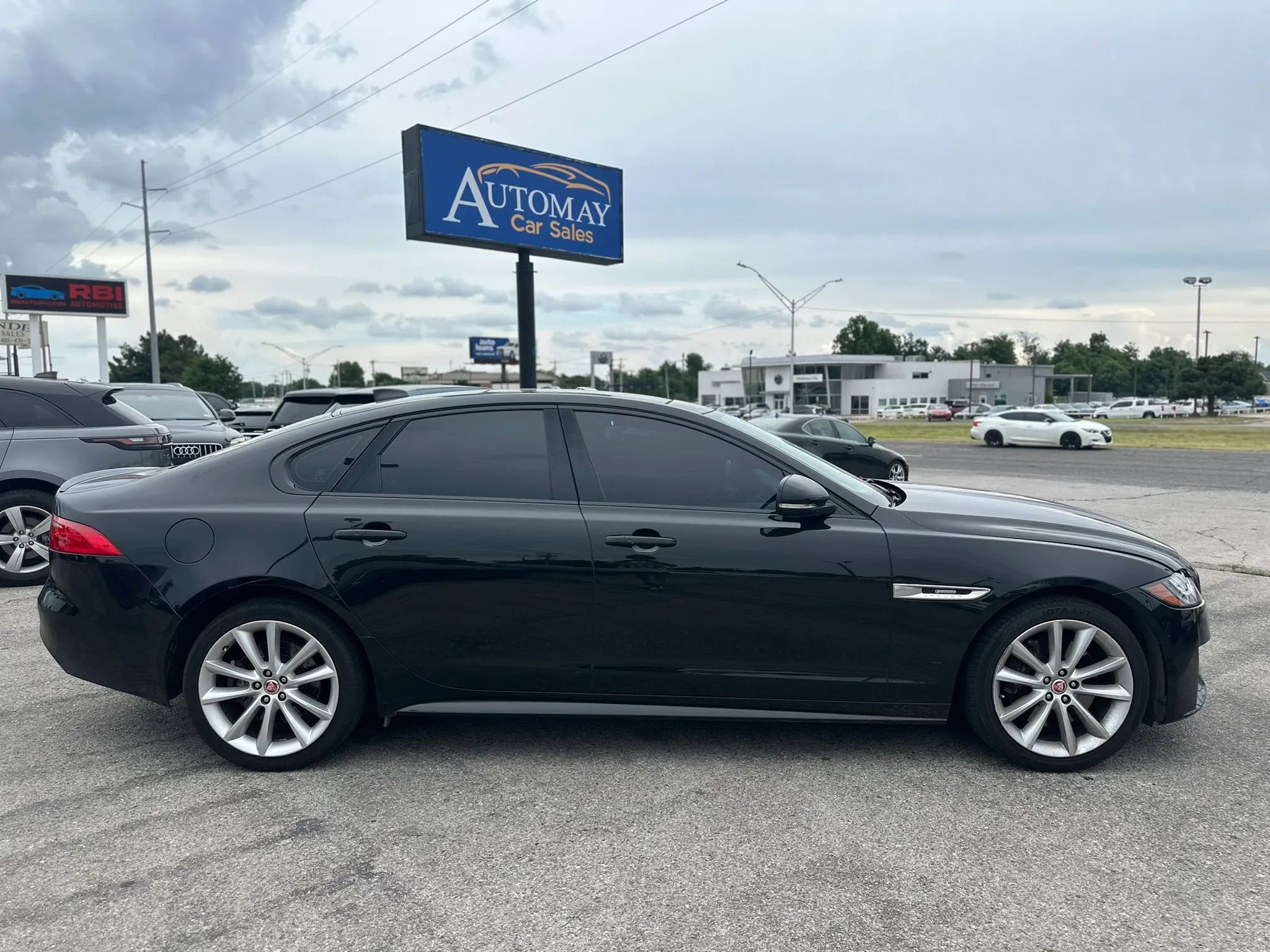 Used 2017 Jaguar XF R-Sport AWD/4WD image 5