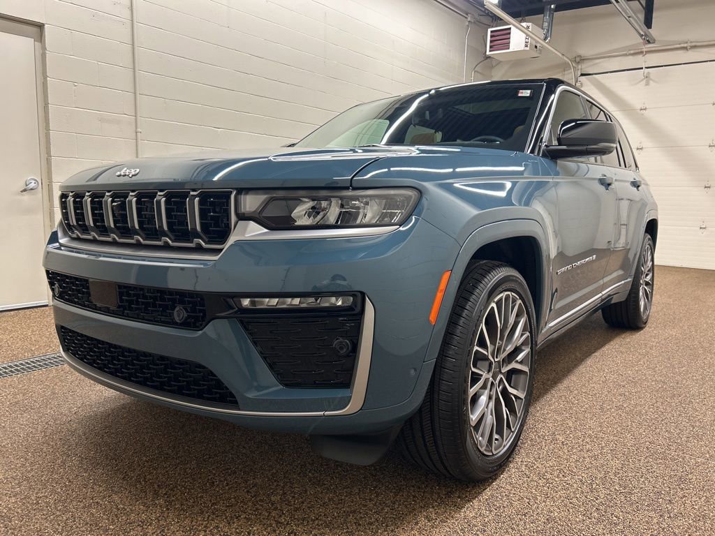 New 2026 Jeep Grand Cherokee Summit w/ Adv Protech Group IV image 5