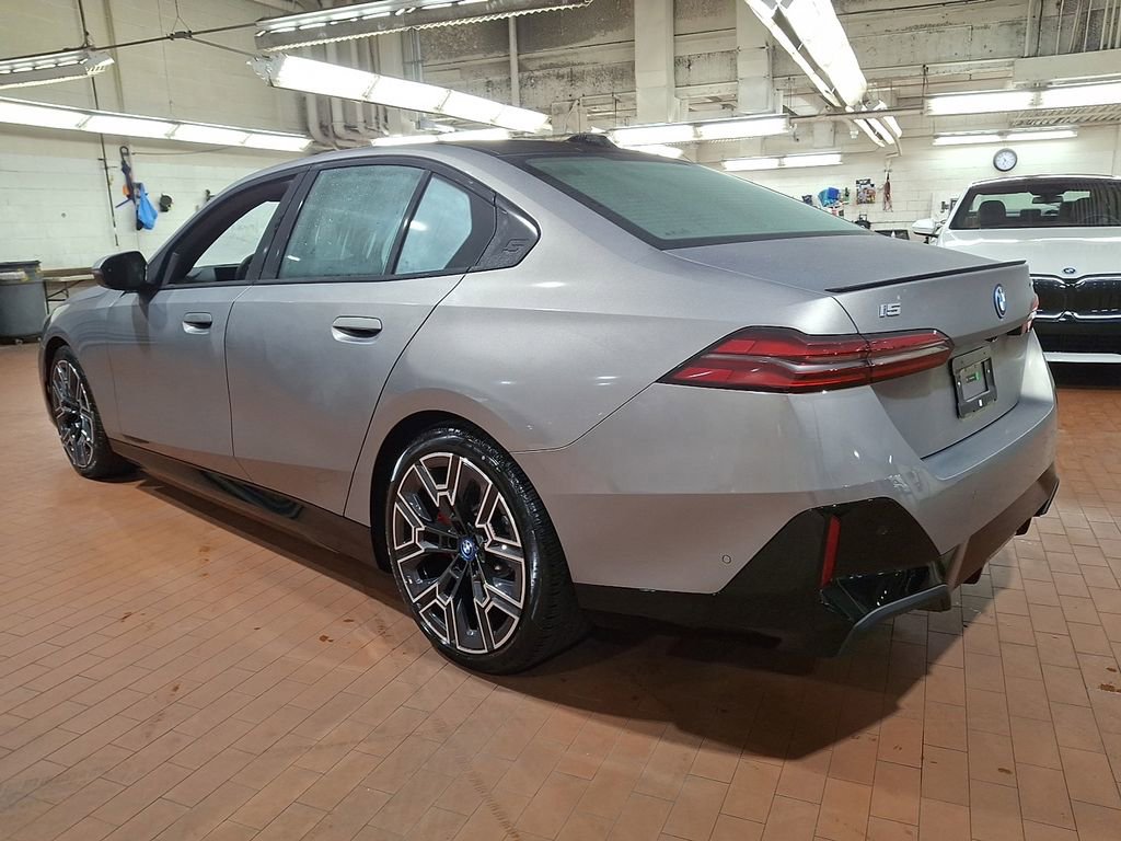 Used 2025 BMW i5 xDrive40 image 7