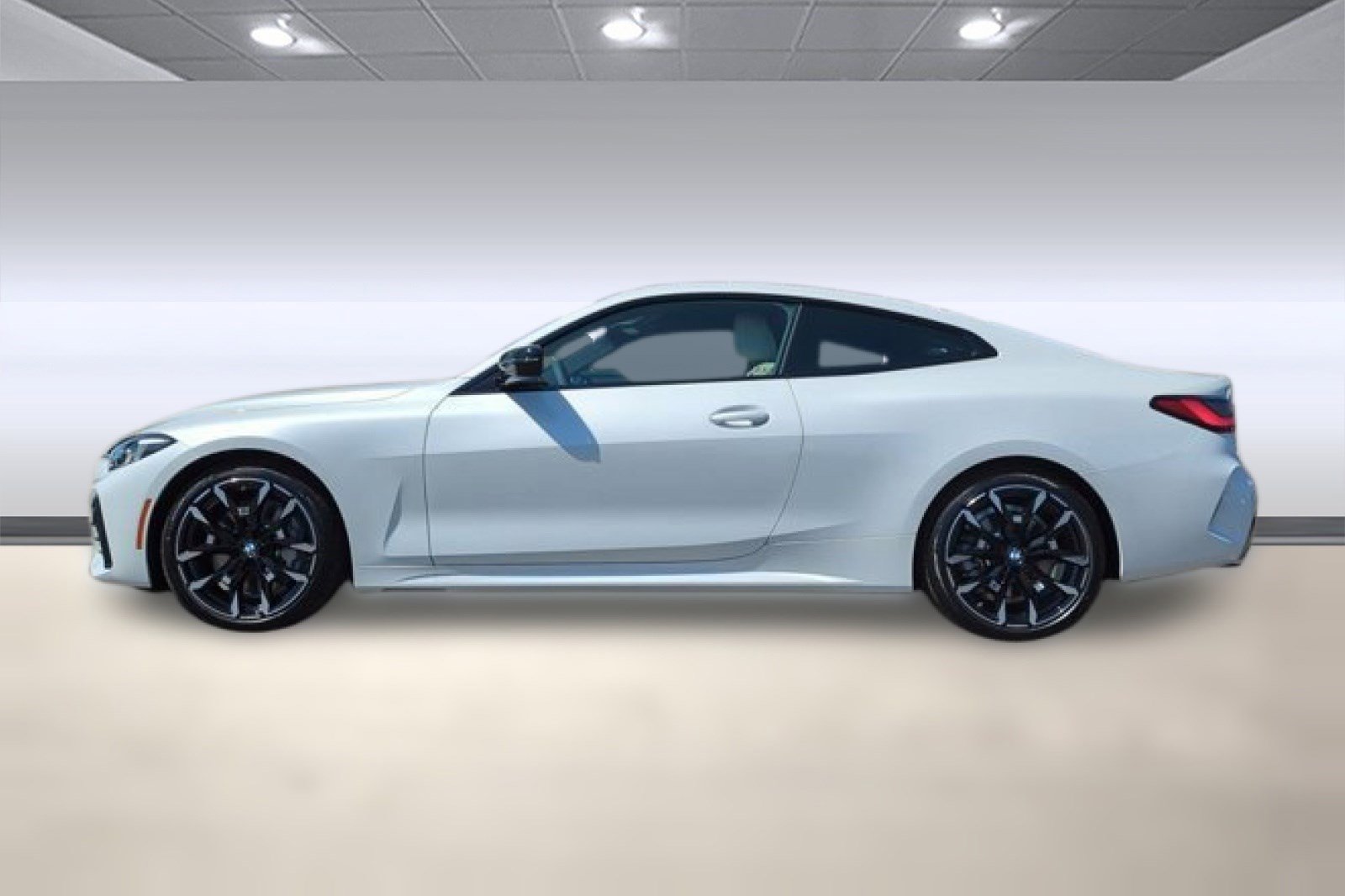 Used 2025 BMW 430i Coupe w/ M Sport Package image 2