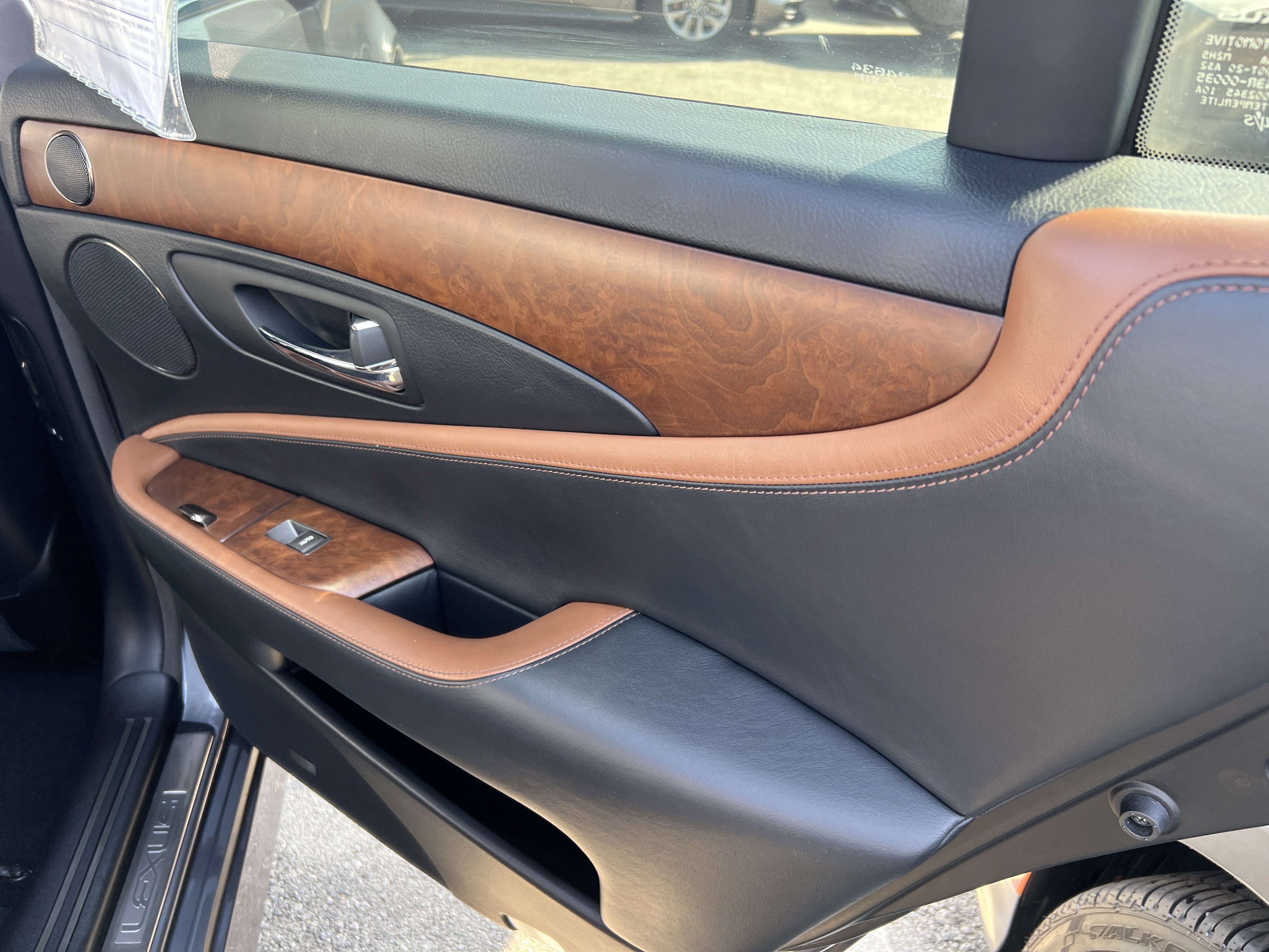 Used 2012 Lexus LS 460 w/ Sport Pkg image 18