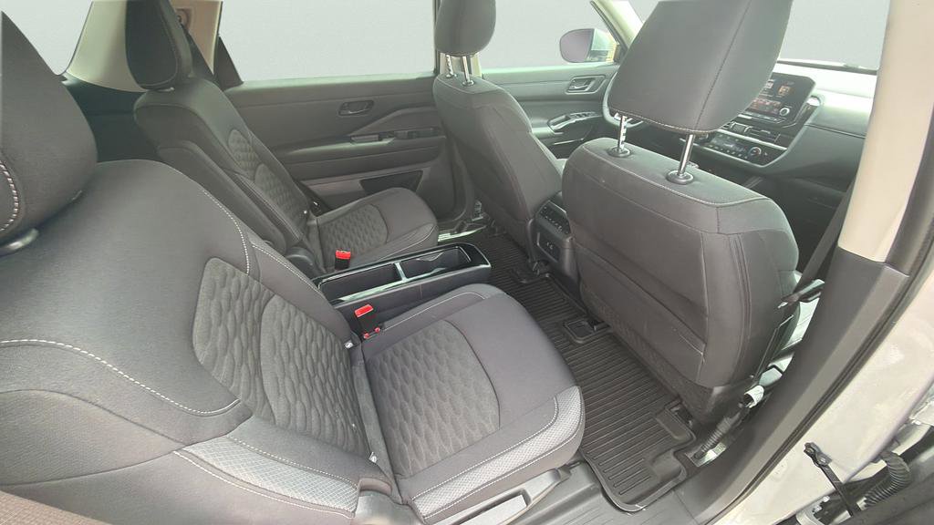 Used 2024 Nissan Pathfinder SV w/ SV Premium Package image 22