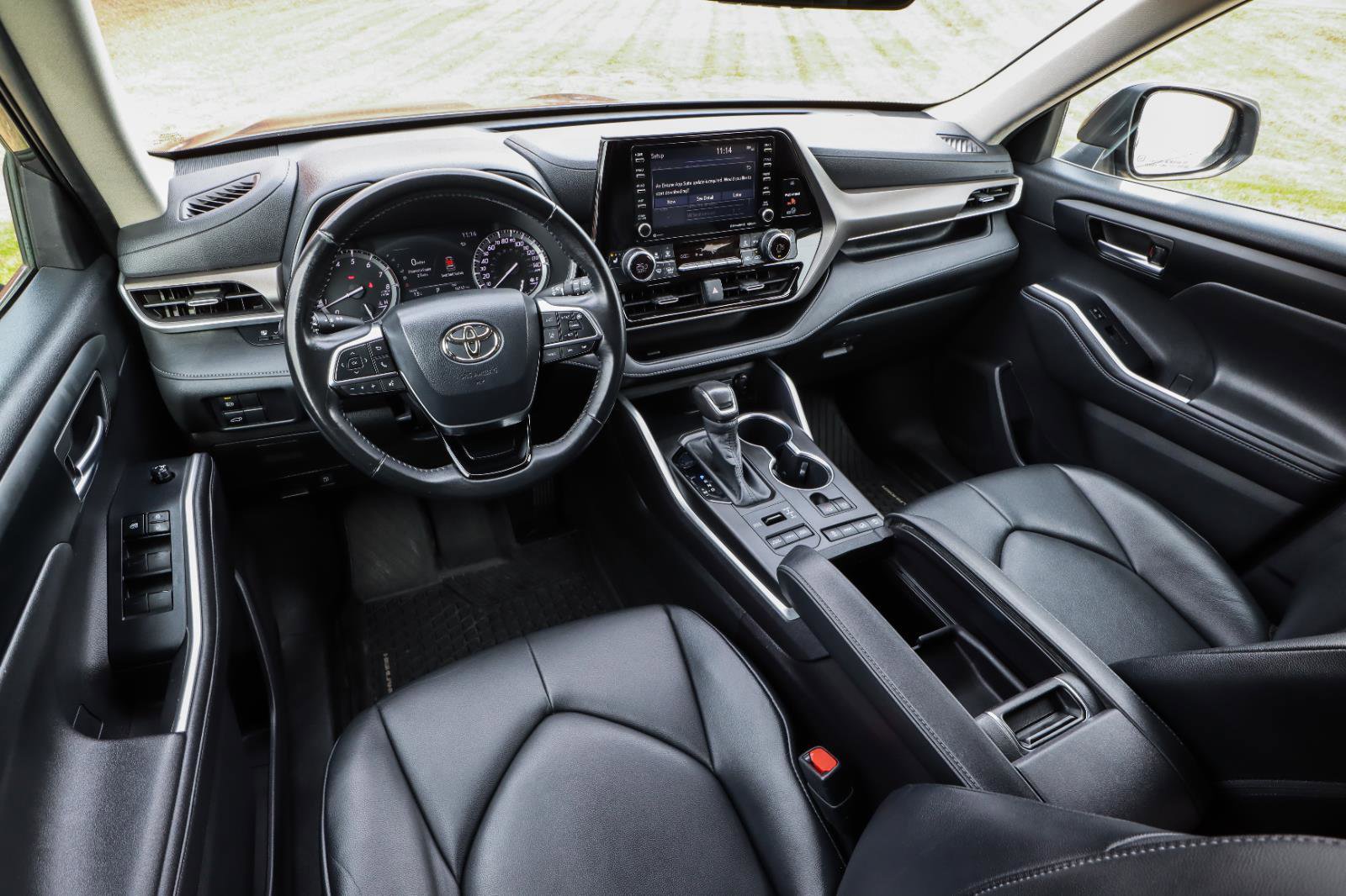 Used 2020 Toyota Highlander XLE image 28