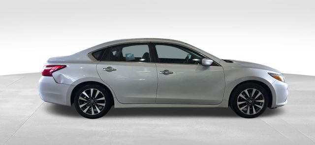 Used 2017 Nissan Altima 2.5 SV image 8