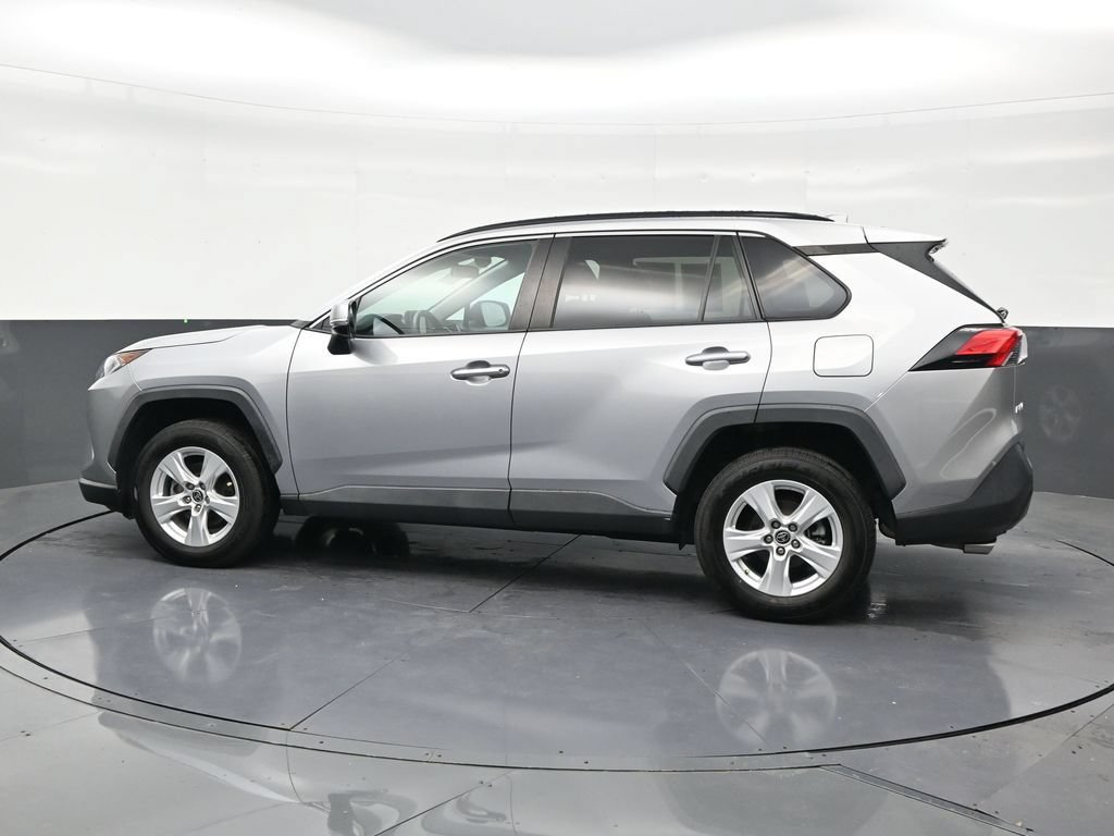 Used 2021 Toyota RAV4 XLE FWD image 2