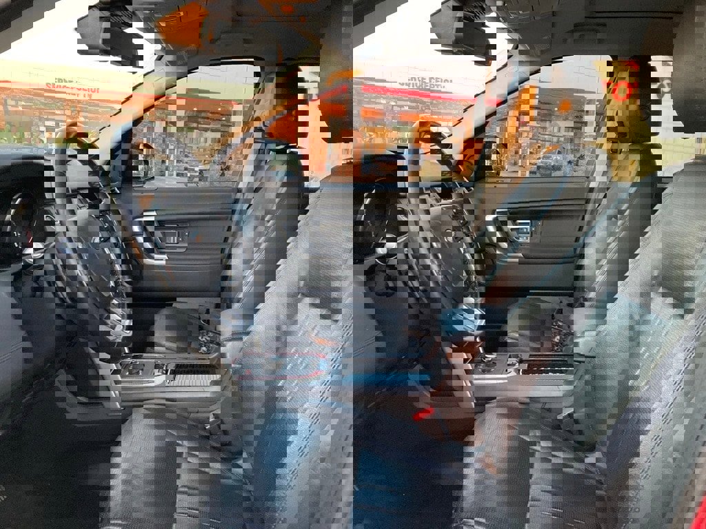 Used 2018 Land Rover Discovery Sport HSE image 10